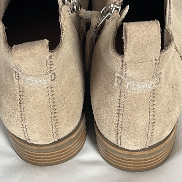 TOMS Reese Tan Suede Ankle Boots - Picture 6 of 8